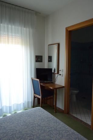 Imagen de la habitación del Hotel Paris, Lignano Sabbiadoro. Foto 9