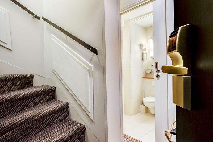 Imagen de la habitación del Hotel Paris Louvre Opéra. Foto 11