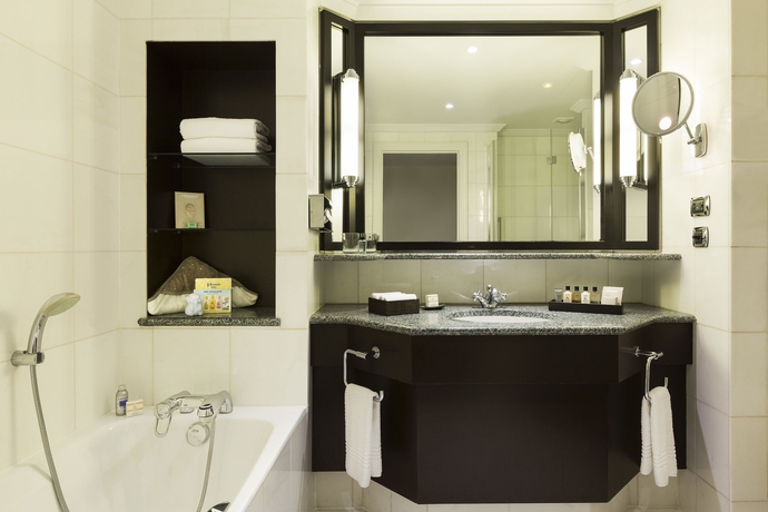 Imagen de la habitación del Hotel Paris Marriott Champs Elysees. Foto 10