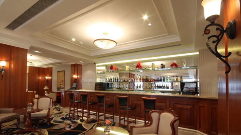 Imagen del bar/restaurante del Hotel Paris Pan-island. Foto 6