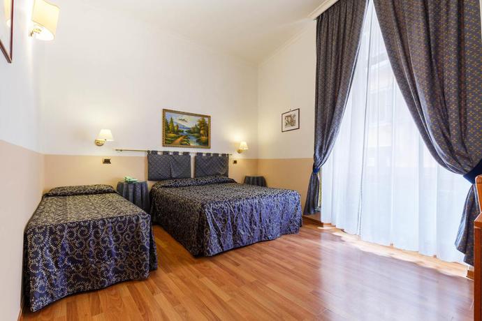 Imagen de la habitación del Hotel Paris, Plaza de la Rep&uacute;blica. Foto 10