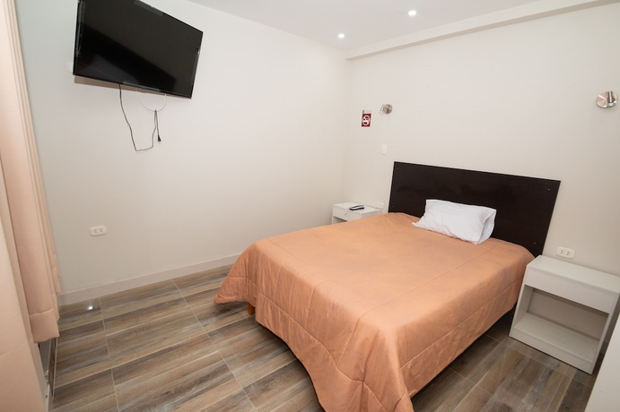 Imagen de la habitación del Hotel Paris Ritz Hostel Plus. Foto 3