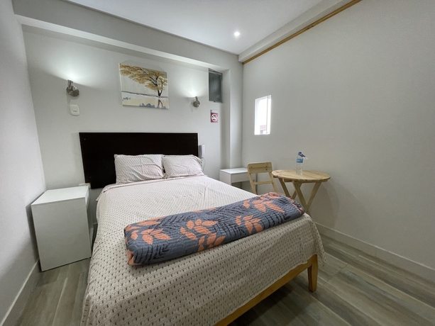 Imagen de la habitación del Hotel Paris Ritz Hostel Plus. Foto 6