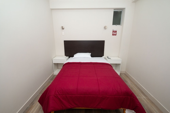 Imagen de la habitación del Hotel Paris Ritz Hostel Plus. Foto 7