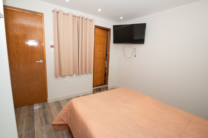 Imagen de la habitación del Hotel Paris Ritz Hostel Plus. Foto 13