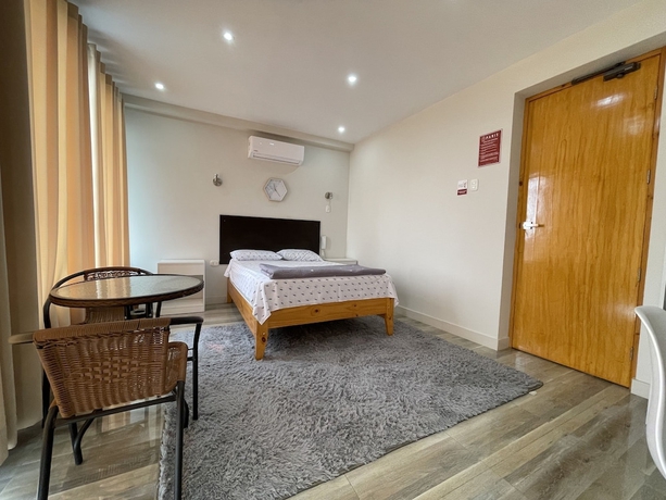 Imagen de la habitación del Hotel Paris Ritz Hostel Plus. Foto 19