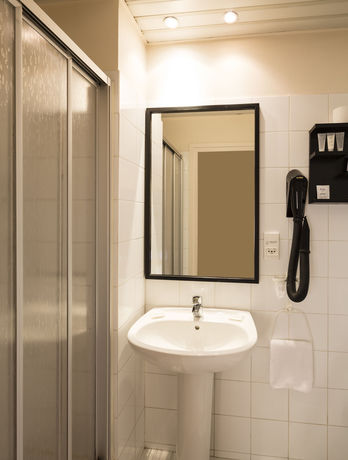 Imagen de la habitación del Hotel Paris Vaugirard. Foto 6