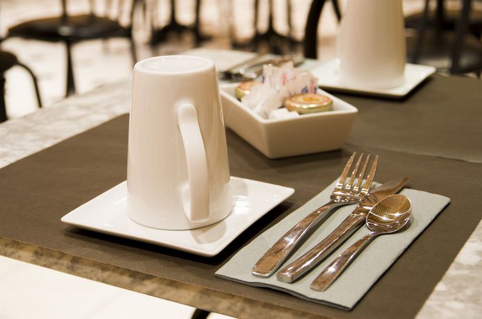 Imagen del bar/restaurante del Hotel Paris Vaugirard. Foto 4