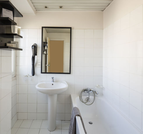 Imagen de la habitación del Hotel Paris Vaugirard. Foto 8