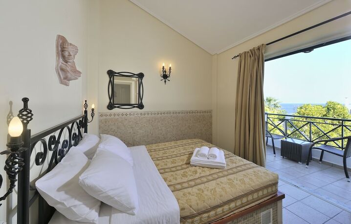 Imagen de la habitación del Hotel Paris Village. Foto 16