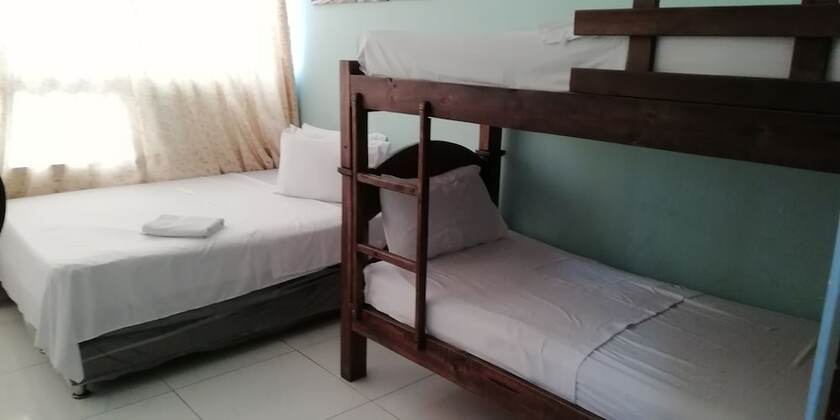 Imagen general del Hotel Paris, Villeta. Foto 6