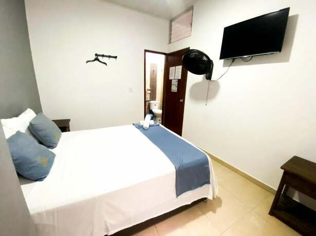 Imagen general del Hotel Paris, Villeta. Foto 9