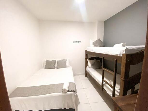 Imagen general del Hotel Paris, Villeta. Foto 11