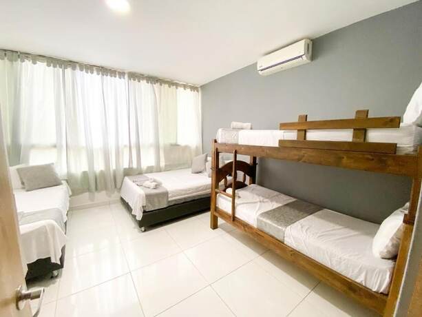 Imagen de la habitación del Hotel Paris, Villeta. Foto 18