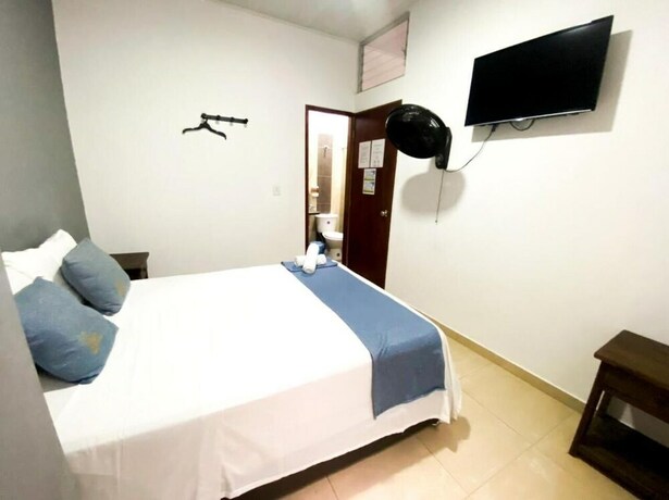 Imagen de la habitación del Hotel Paris, Villeta. Foto 23