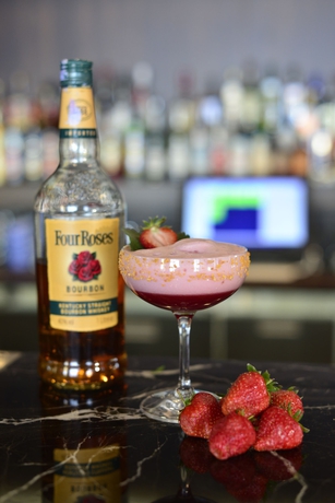 Imagen del bar/restaurante del Hotel Paris Yerevan. Foto 5