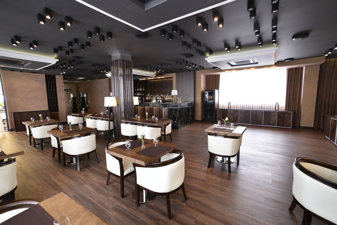 Imagen del bar/restaurante del Hotel Paris Yerevan. Foto 7