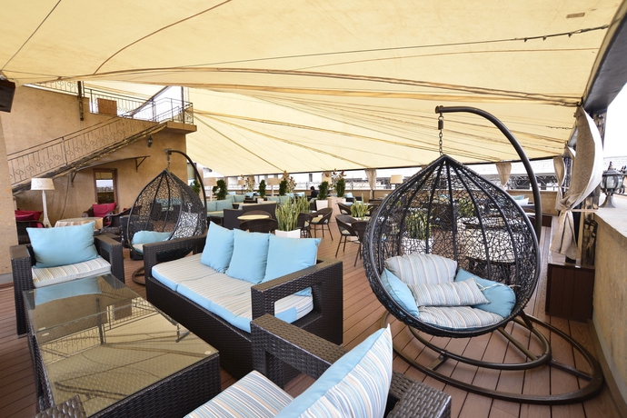 Imagen del bar/restaurante del Hotel Paris Yerevan. Foto 8