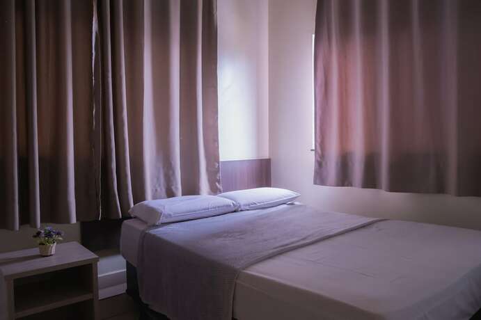 Imagen general del Hotel Paris by H Hot&eacute;is Business. Foto 3