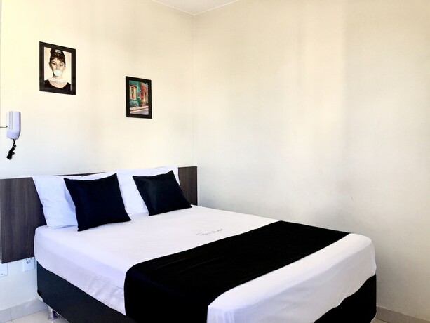 Imagen de la habitación del Hotel Paris by H Hot&eacute;is Business. Foto 19