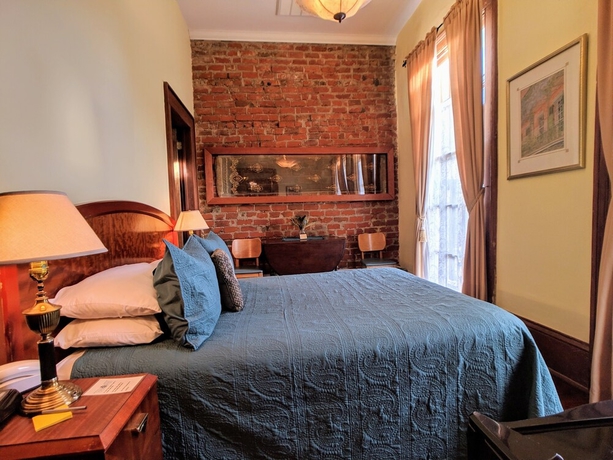 Imagen de la habitación del Hotel Parisian Courtyard Inn. Foto 9