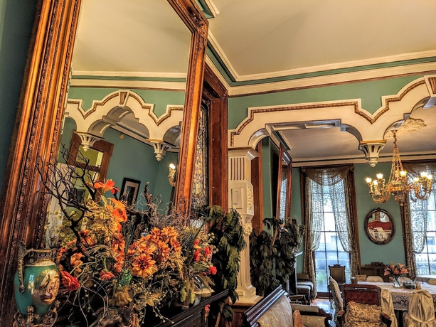 Imagen de los interiores del Hotel Parisian Courtyard Inn. Foto 12