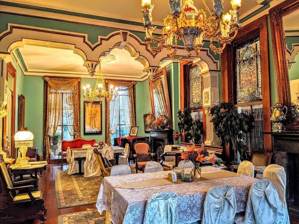 Imagen de los interiores del Hotel Parisian Courtyard Inn. Foto 15
