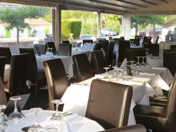 Imagen del bar/restaurante del Hotel Park And Suites Village Cannes Mandelieu. Foto 3