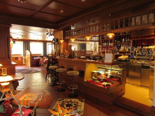 Imagen del bar/restaurante del Hotel Park Arnica. Foto 6