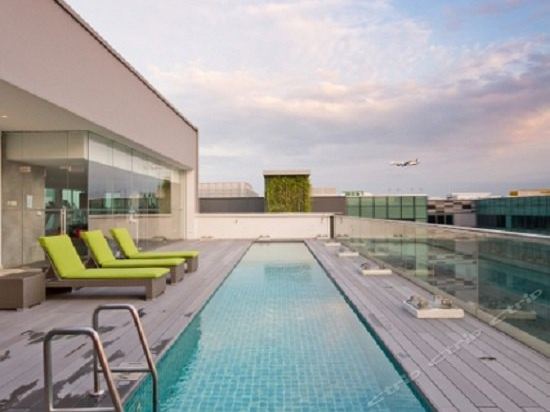 Imagen de la piscina del Hotel Park Avenue Changi. Foto 21