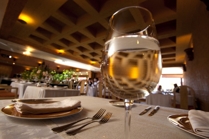 Imagen del bar/restaurante del Hotel Park Calama. Foto 2