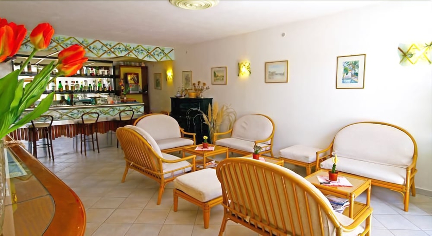 Imagen del bar/restaurante del Hotel Park Calitto. Foto 2