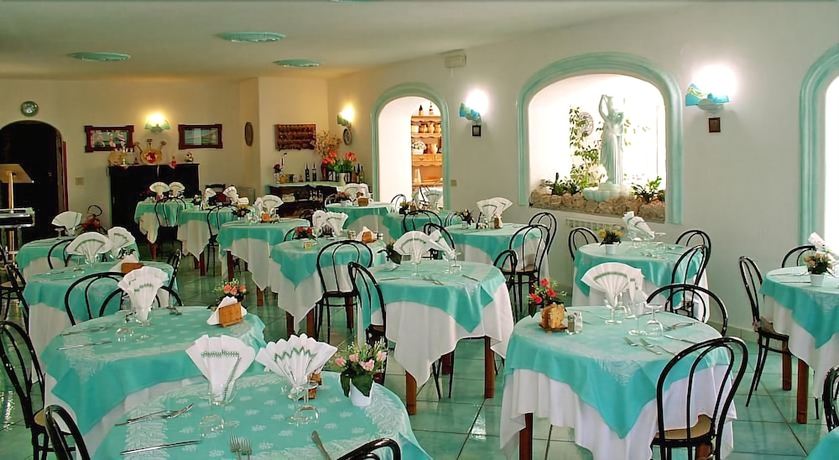 Imagen del bar/restaurante del Hotel Park Calitto. Foto 3