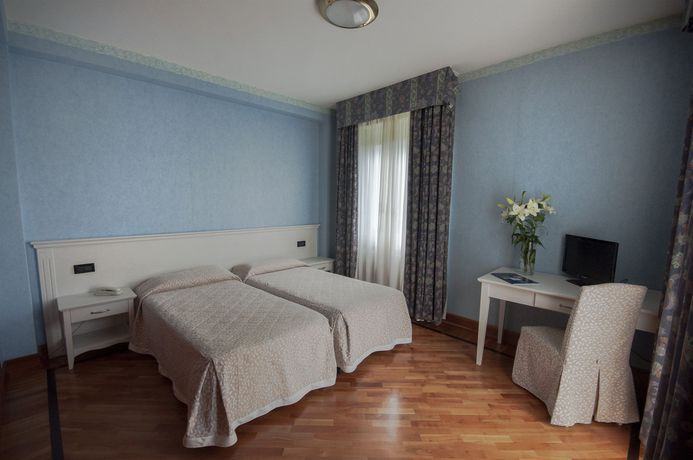 Imagen de la habitación del Hotel Park Casimiro. Foto 8