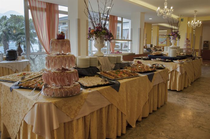 Imagen de la piscina del Hotel Park Casimiro. Foto 15