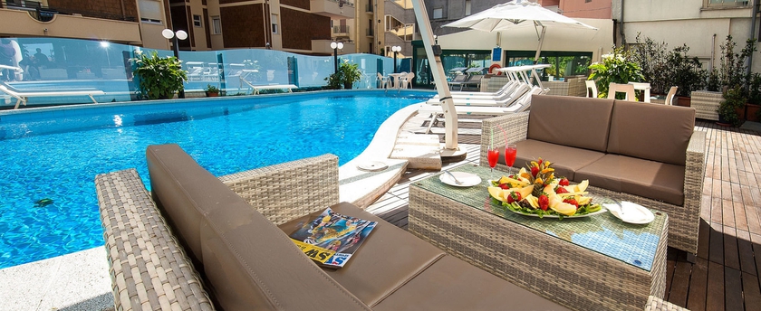 Imagen de la piscina del Hotel Park, Cattolica. Foto 12