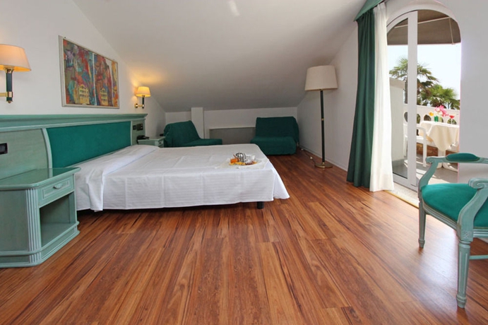 Imagen de la habitación del Hotel Park Cellini. Foto 2