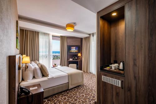 Imagen de la habitación del Hotel Park Dedeman Mersin Marina. Foto 18
