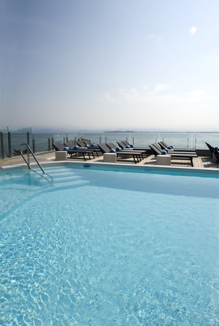 Imagen de la piscina del Hotel Park, Desenzano del Garda. Foto 5