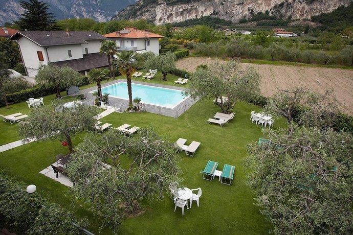 Imagen de la piscina del Hotel Park Eden, Torbole Sul Garda. Foto 19