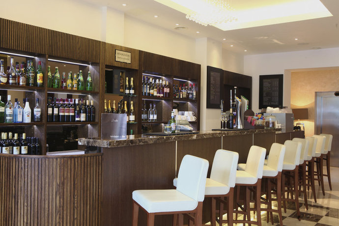 Imagen del bar/restaurante del Hotel Park Grand London Heathrow. Foto 2