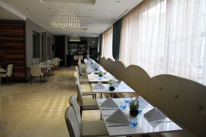 Imagen del bar/restaurante del Hotel Park Grand London Kensington. Foto 2