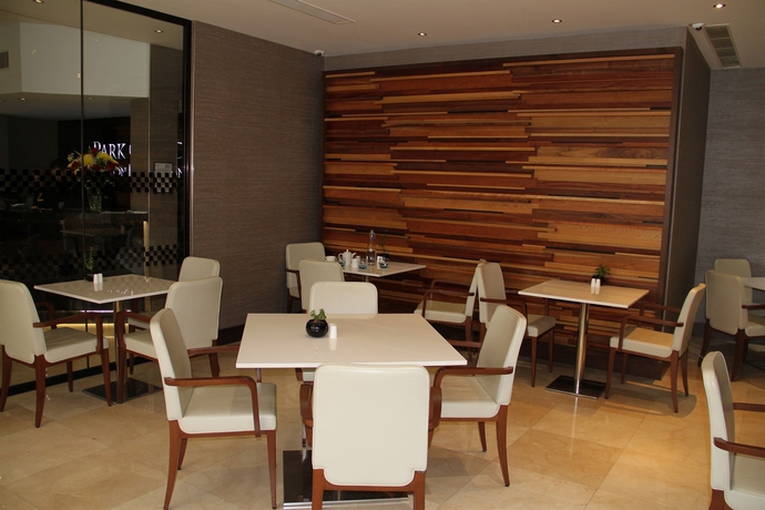 Imagen del bar/restaurante del Hotel Park Grand London Kensington. Foto 5