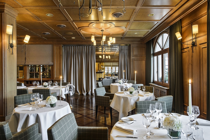 Imagen del bar/restaurante del Hotel Park Gstaad. Foto 2