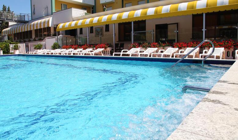 Imagen de la piscina del Hotel Park Hotel Per&ugrave;. Foto 16