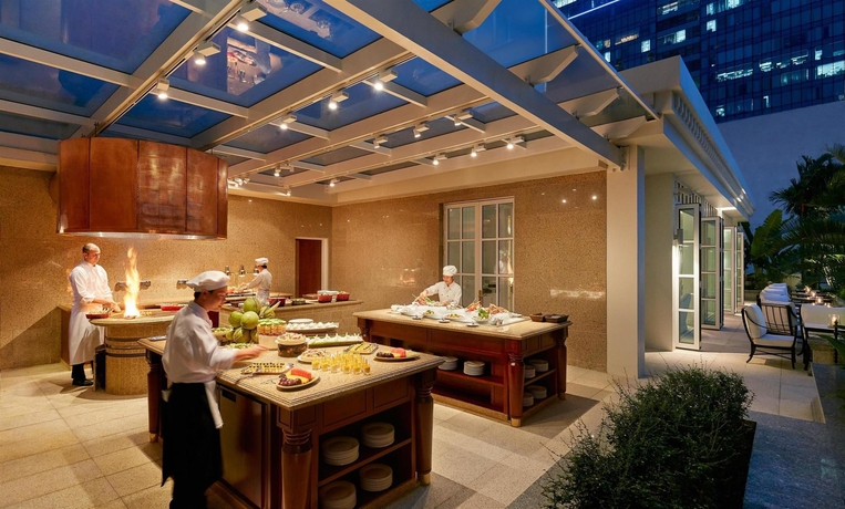 Imagen de la piscina del Hotel Park Hyatt Saigon. Foto 15