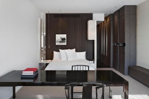 Imagen de la habitación del Hotel Park Hyatt Shanghai. Foto 12