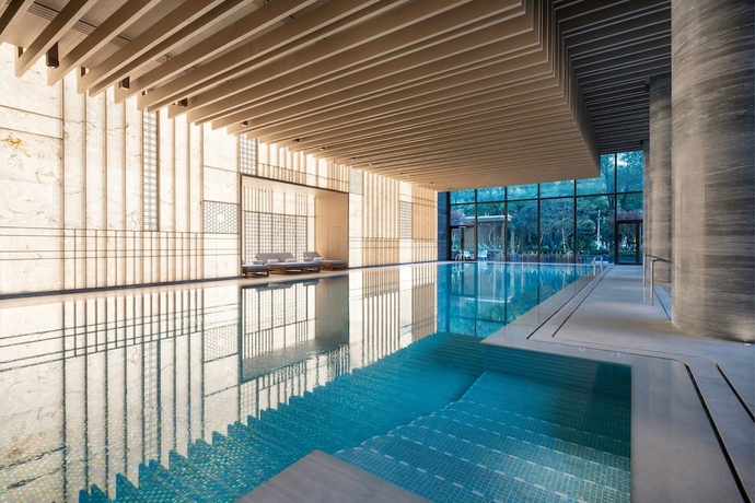 Imagen de la piscina del Hotel Park Hyatt Suzhou. Foto 17