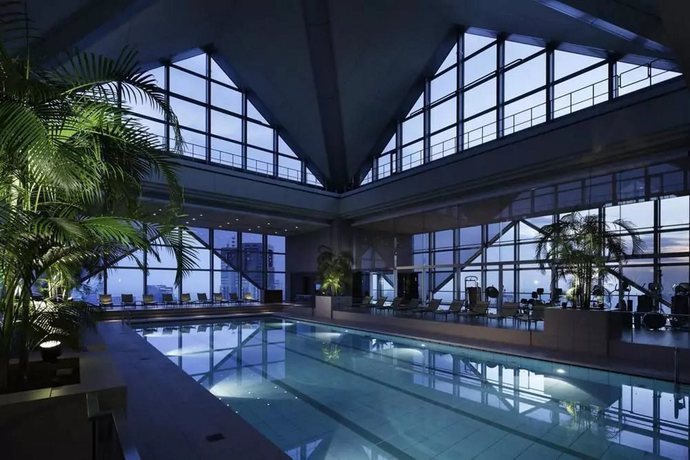 Imagen de la piscina del Hotel Park Hyatt Tokyo. Foto 24