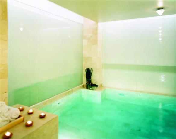 Imagen de la piscina del Hotel Park Hyatt Toronto. Foto 19